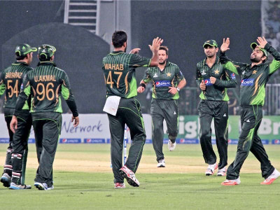 waqar hints at changes in second t20i s line up waqar hints at changes in second t20i s line up