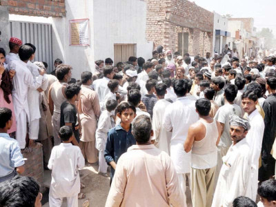 tragic accident at least 49 injured as school s roof collapses