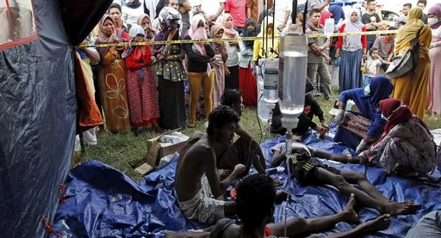 hundreds of rohingya and bangladeshi migrants abandoned by people smugglers at sea have been rescued and brought to indonesia photo reuters hundreds of rohingya and bangladeshi migrants abandoned by people smugglers at sea have been rescued and brought to indonesia photo reuters