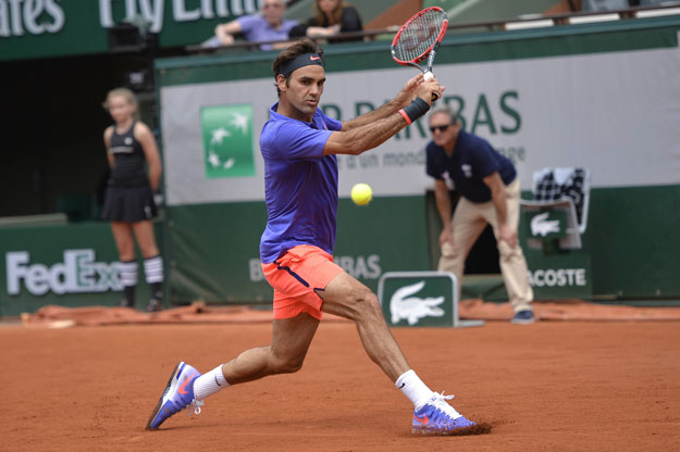 switzerland 039 s roger federer reacts returns the ball to colombia 039 s alejandro falla during the men 039 s first round at the roland garros 2015 french tennis open in paris on may 24 2015 photo afp