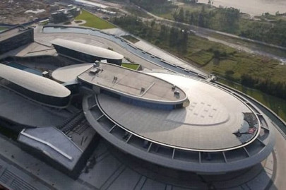 business tycoon spends 100m on turning office into giant star trek ship