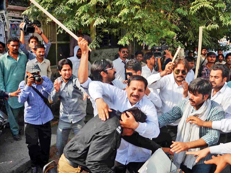 lawyers thrash a policeman during a protest in faisalabad photo online