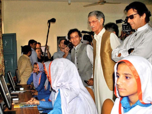pti chief imran khan and cm pervez khattak visit lady griffith school photo online
