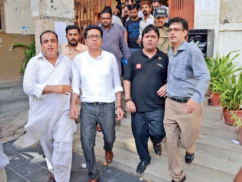 fia officials taking back axact ceo shoaib sheikh and his accomplice after hearing at karachi city court photo express irfan ali