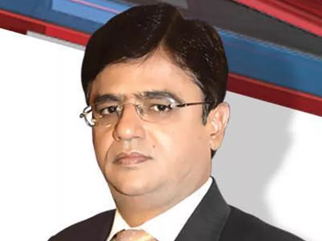 he announced his decision to resign from geotv during his show on thursday night photo twitter aajkamrankhan he announced his decision to resign from geotv during his show on thursday night photo twitter aajkamrankhan