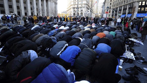 muslims protesting nypd policies perform friday prayers on new york city 039 s foley square photo afp muslims protesting nypd policies perform friday prayers on new york city 039 s foley square photo afp