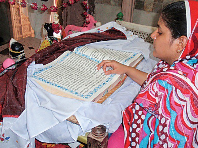 a woman reciting the gita at the sadh belo temple on the special occasion of the 150th death anniversary of baba bhankandi maharaj photo sarfaraz memon express