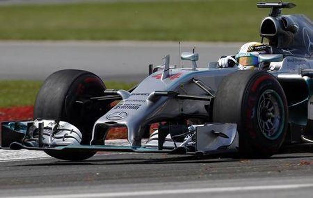 mercedes formula one driver lewis hamilton of britain drives during the canadian f1 grand prix at the circuit gilles villeneuve in montreal june 8 2014 reuters