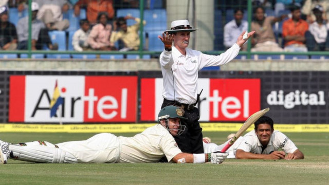 billy bowden centre photo afp billy bowden centre photo afp
