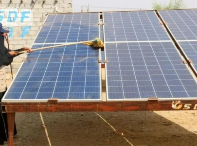 yemeni women use solar to light up homes one village at a time