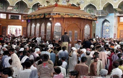 shahbaz qalandar urs 17 devotees die on first day of urs celebrations
