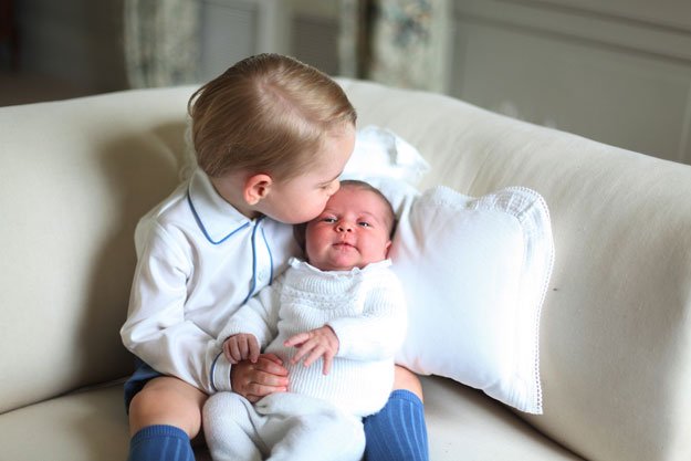 a handout picture released by kensington palace and taken by britain 039 s catherine duchess of cambridge in may 2015 shows prince george of cambridge l and princess charlotte of cambridge r at anmer hall in norfolk eastern england photo afp kensington palace duchess of cambridge