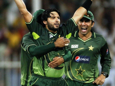 a standing ovation for afridi