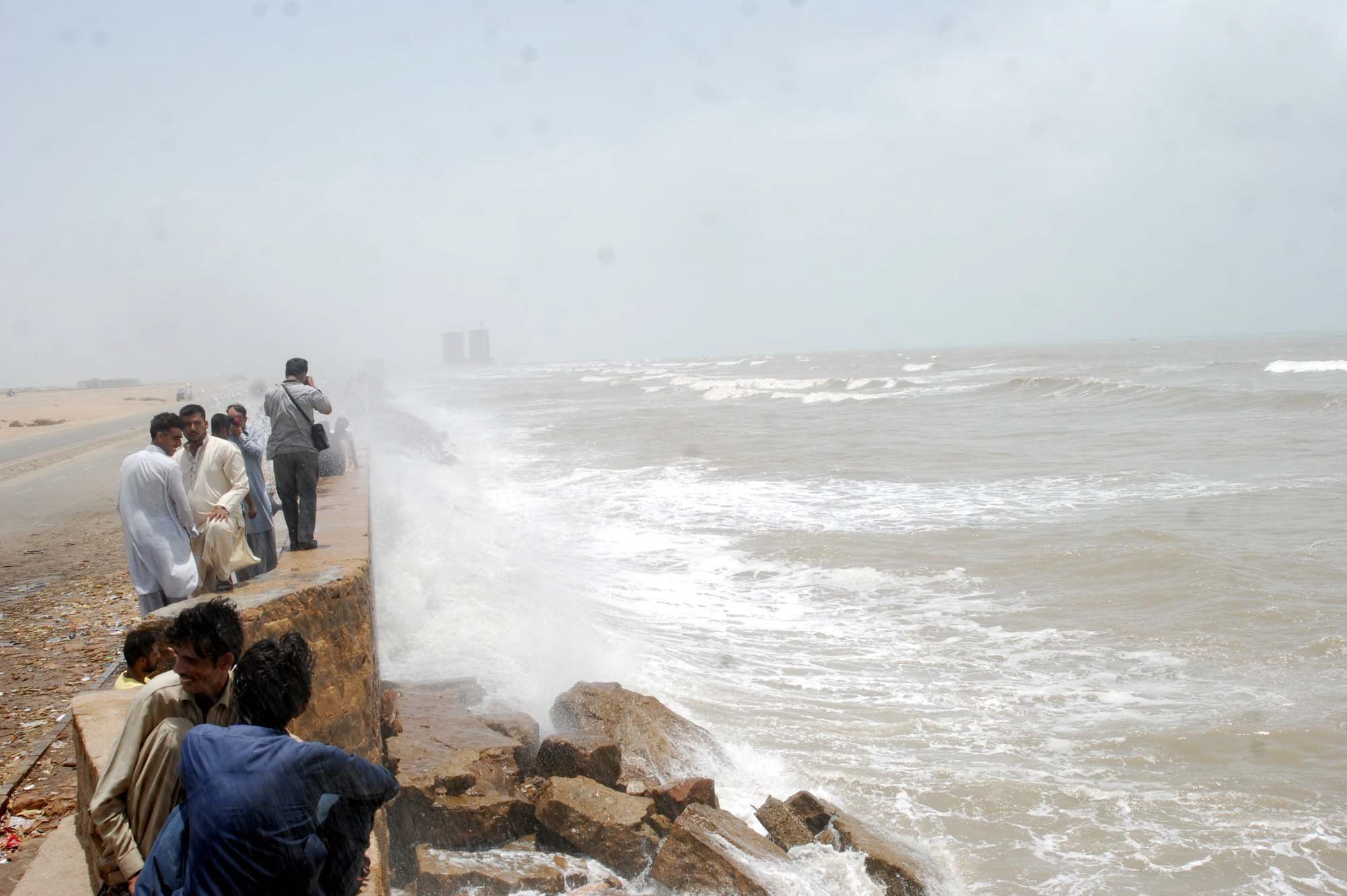 a view of the sea view beach in karachi on sunday photo ppi