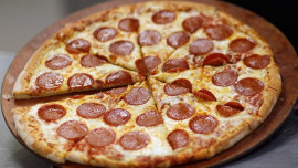 delivery rider robbed of four pizzas at gunpoint in faisalabad delivery rider robbed of four pizzas at gunpoint in faisalabad