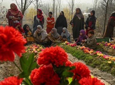 indian forces crack down on funerals of kashmiri fighters