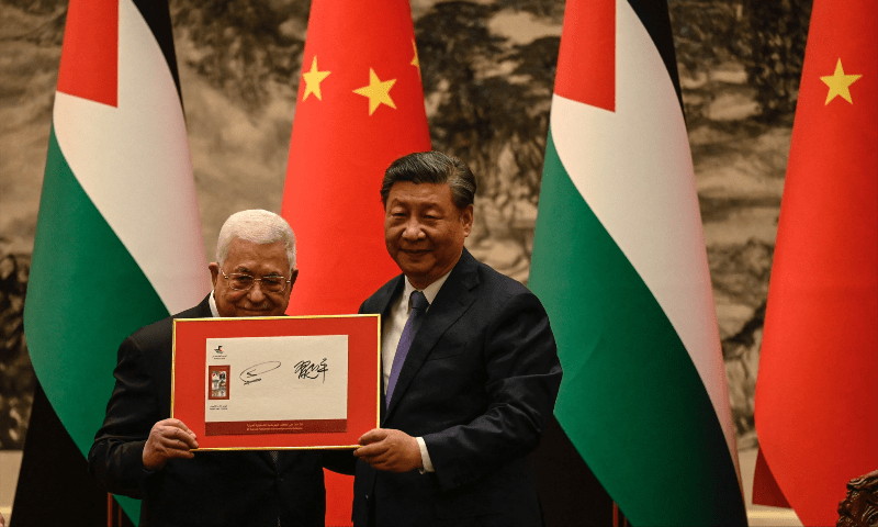 china s president xi jinping c and palestinian president mahmud abbas attend a welcoming ceremony at the great hall of the people in beijing on june 14 photo afp