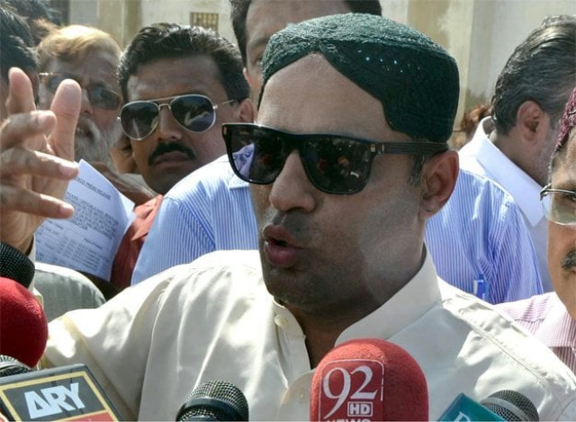 state minister for water and power abid sher ali talking to media persons at bhitai nagar police station photo inp state minister for water and power abid sher ali talking to media persons at bhitai nagar police station photo inp