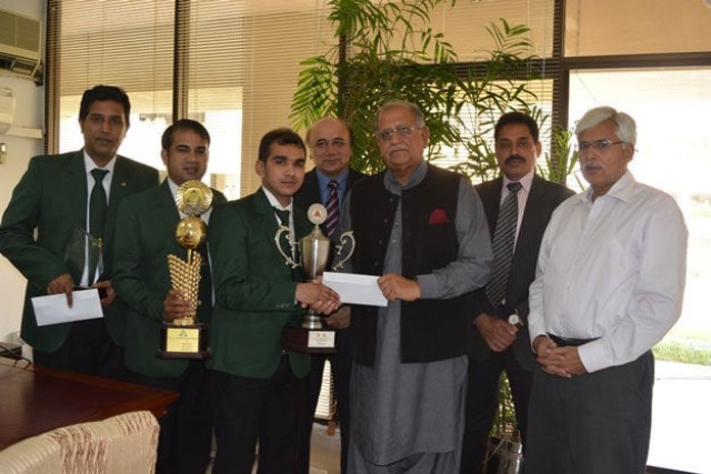 the long standing payment came after the issue of pending cash awards on the government s part was taken up by pbsa president alamgir sheikh in a meeting with federal secretary sports ejaz choudhry photo pbsa the long standing payment came after the issue of pending cash awards on the government s part was taken up by pbsa president alamgir sheikh in a meeting with federal secretary sports ejaz choudhry photo pbsa