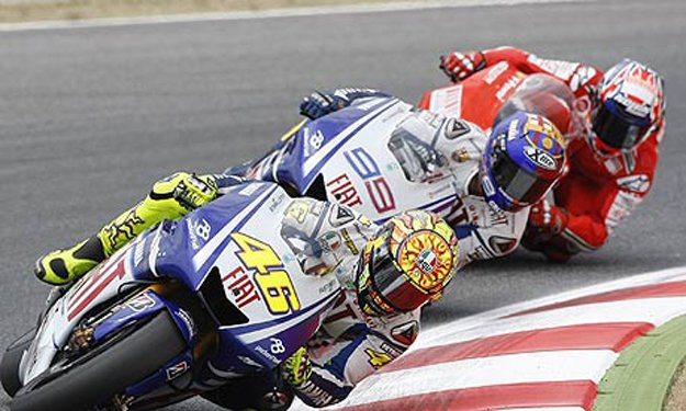 valentino rossi leads jorge lorenzo and casey stoner in the catalunya grand prix photo reuters