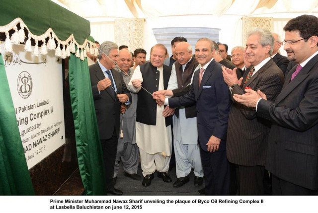 prime minister nawaz sharif unveils the plaque of byco oil refining complex ii at lasbela balochistan on friday june 12 2015 photo pid prime minister nawaz sharif unveils the plaque of byco oil refining complex ii at lasbela balochistan on friday june 12 2015 photo pid