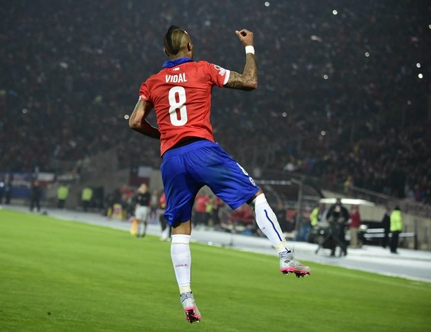 chile 039 s midfielder arturo vidal celebrates after scoring a penaly kick against ecuador during the copa america inauguration football match at the nacional stadium in santiago on june 11 2015 photo afp