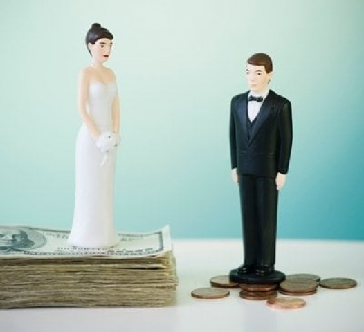 32 1 per cent of men are fine with their wives earning more than them photo akistantoday 32 1 per cent of men are fine with their wives earning more than them photo akistantoday