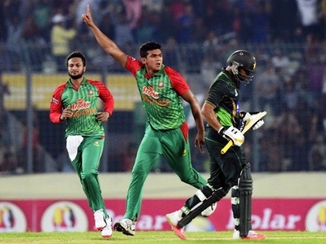 bangladesh cricketer taskin ahmed c reacts as shakib al hasan l looks on after the dismissal of pakistan cricket captain azhar ali r during the first one day international cricket match between bangladesh and pakistan at the sher e bangla national cricket stadium in dhaka on april 17 2015 photo afp