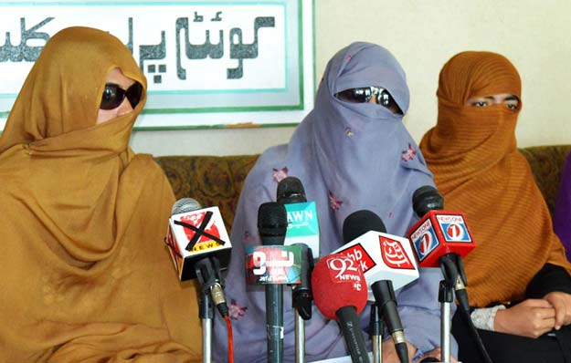 students of balochistan university during a press conference at quetta press club photo online