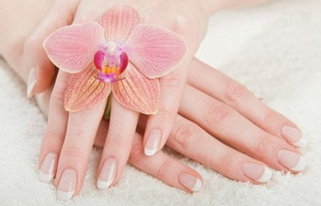 moisturising your hands daily will help to protect them from wrinkles phoot cocoona