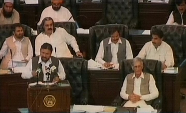 k p minister for finance muzaffar said presents k p budget 2015 16 express news screengrab