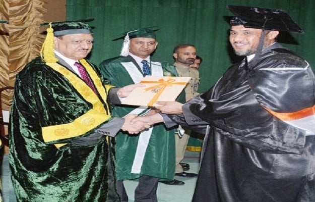 president mamnoon hussain conferring degrees to the graduating students photo inp