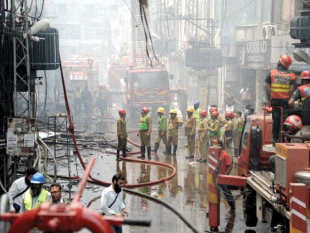 rescue teams at the site of fire photo tariq hassan express rescue teams at the site of fire photo tariq hassan express