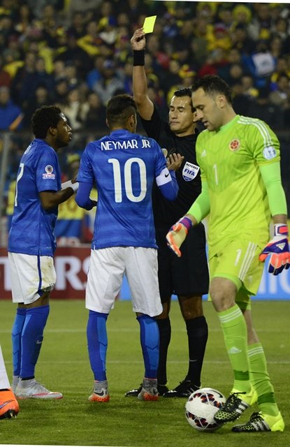 chilean referee enrique osses shows a yellow card to brazil 039 s forward neymar during their 2015 copa america football championship match in santiago chile on june 17 2015 photo afp