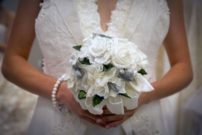 here comes the bride all dressed in toilet paper here comes the bride all dressed in toilet paper