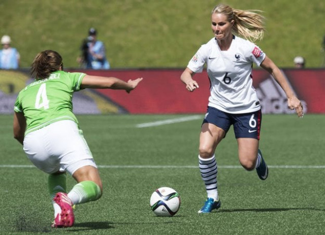 france 039 s amandine henry r is challenged by mexico 039 s alina garciamendez during their fifa women 039 s world cup group f football match at lansdowne stadium in ottawa ontario on june 17 2015 photo afp france 039 s amandine henry r is challenged by mexico 039 s alina garciamendez during their fifa women 039 s world cup group f football match at lansdowne stadium in ottawa ontario on june 17 2015 photo afp