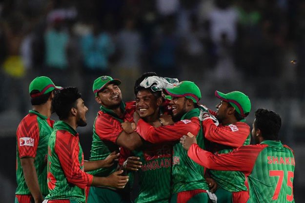 bangladesh cricketer mustafizur rahman c celebrates with teammates after the dismissal of indian cricketer ravindra jadeja during the first odi cricket match between bangladesh and india in dhaka on june 18 2015 photo afp