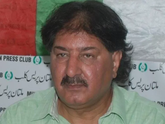 quot imran and i have been very good friends and played as a bowling duo for nearly a decade my differences with him are political quot sarfraz nawaz photo express shahid basheer quot imran and i have been very good friends and played as a bowling duo for nearly a decade my differences with him are political quot sarfraz nawaz photo express shahid basheer