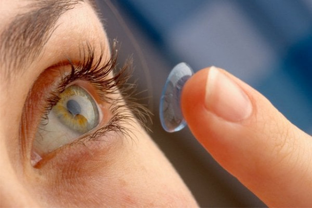 it 039 s a really is a bad idea to use unwashed fingers to remove lenses or sleep in them photo girlsmagpk com