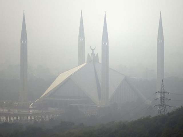 the grand faisal mosque covered in heavy smog in the pakistan 039 s capital of islamabad photo getty