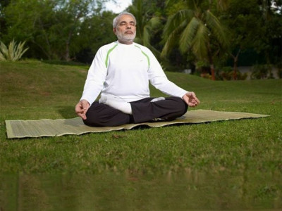 india bends it like modi on first world yoga day