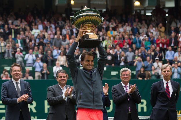 switzerland 039 s roger federer celebrates with the trophy after the final match against italy 039 s andreas seppi at the atp gerry weber open in halle western germany on june 21 2015 photo afp