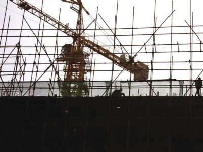 cracks appear in newly constructed school building