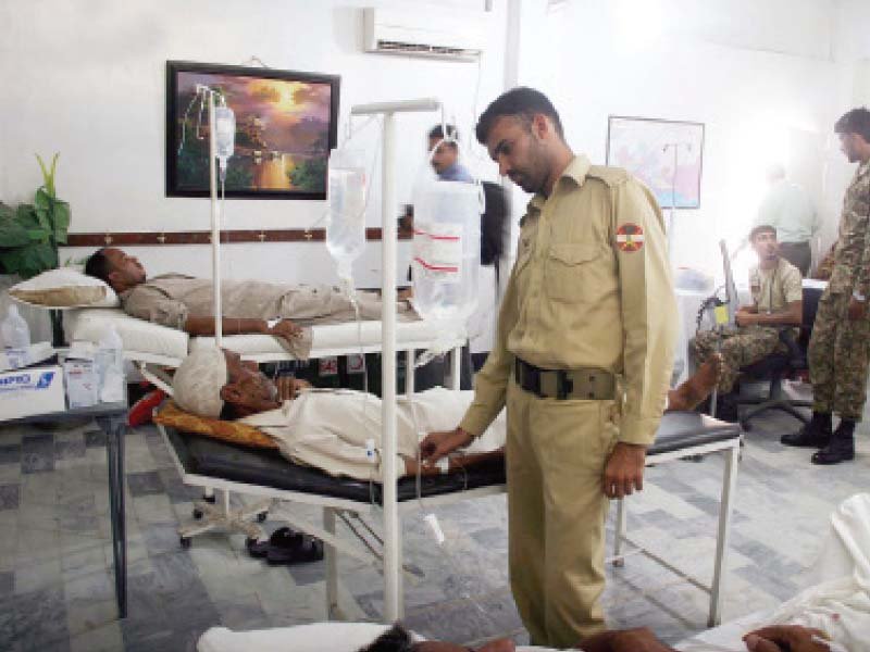an army paramedic attends to a patient at a heatstroke centre set up by the pakistan army in karachi with the sindh government largely missing in action the rangers and army have set up relief camps to help victims of the heatwave photo online