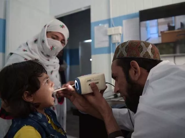 a pakistani paramedic checks a child 039 s throat at a telemedicine online treatment centre photo afp a pakistani paramedic checks a child 039 s throat at a telemedicine online treatment centre photo afp