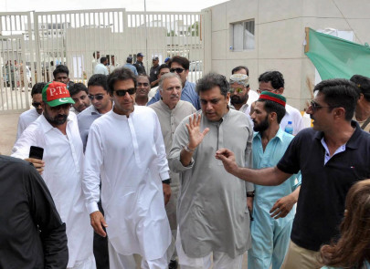 pti chief meets heatwave victims at karachi s jinnah hospital pti chief meets heatwave victims at karachi s jinnah hospital