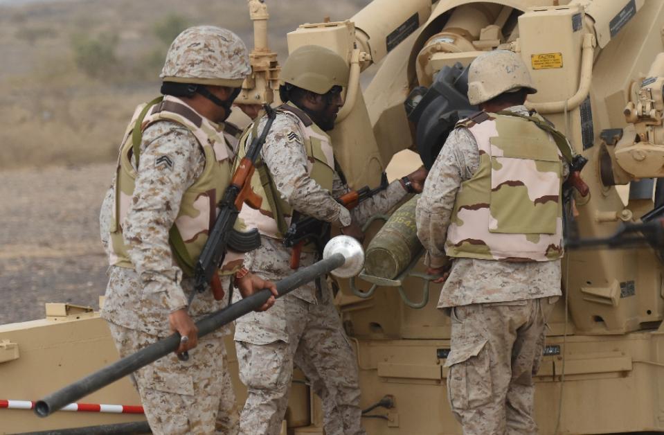 saudi soldiers load an artillery piece at a position close to the saudi yemeni border photo afp