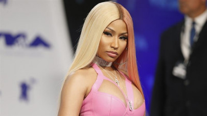 nicki minaj says she is expecting first child