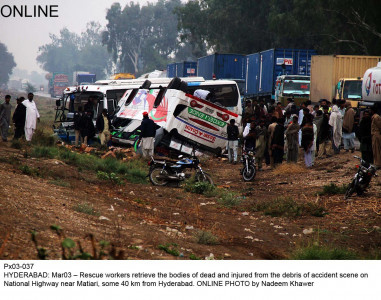3 killed 55 injured in road accident near muzaffargarh