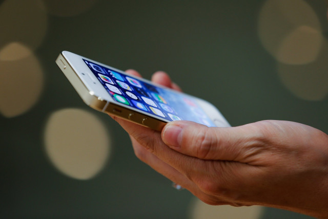 apple to phase out lcd screens switch to oled for iphones by 2025 apple to phase out lcd screens switch to oled for iphones by 2025
